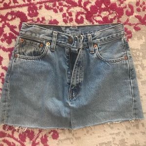 Vintage denim Levi’s high waisted mini skirt